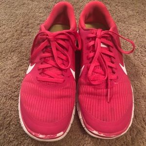 Hot pink nike free runs